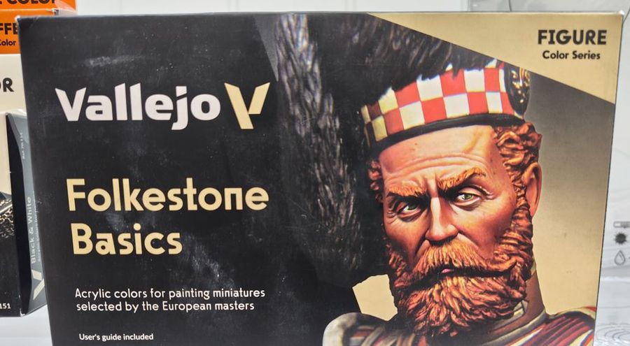 Vallejo Folkestone Basics paint set box